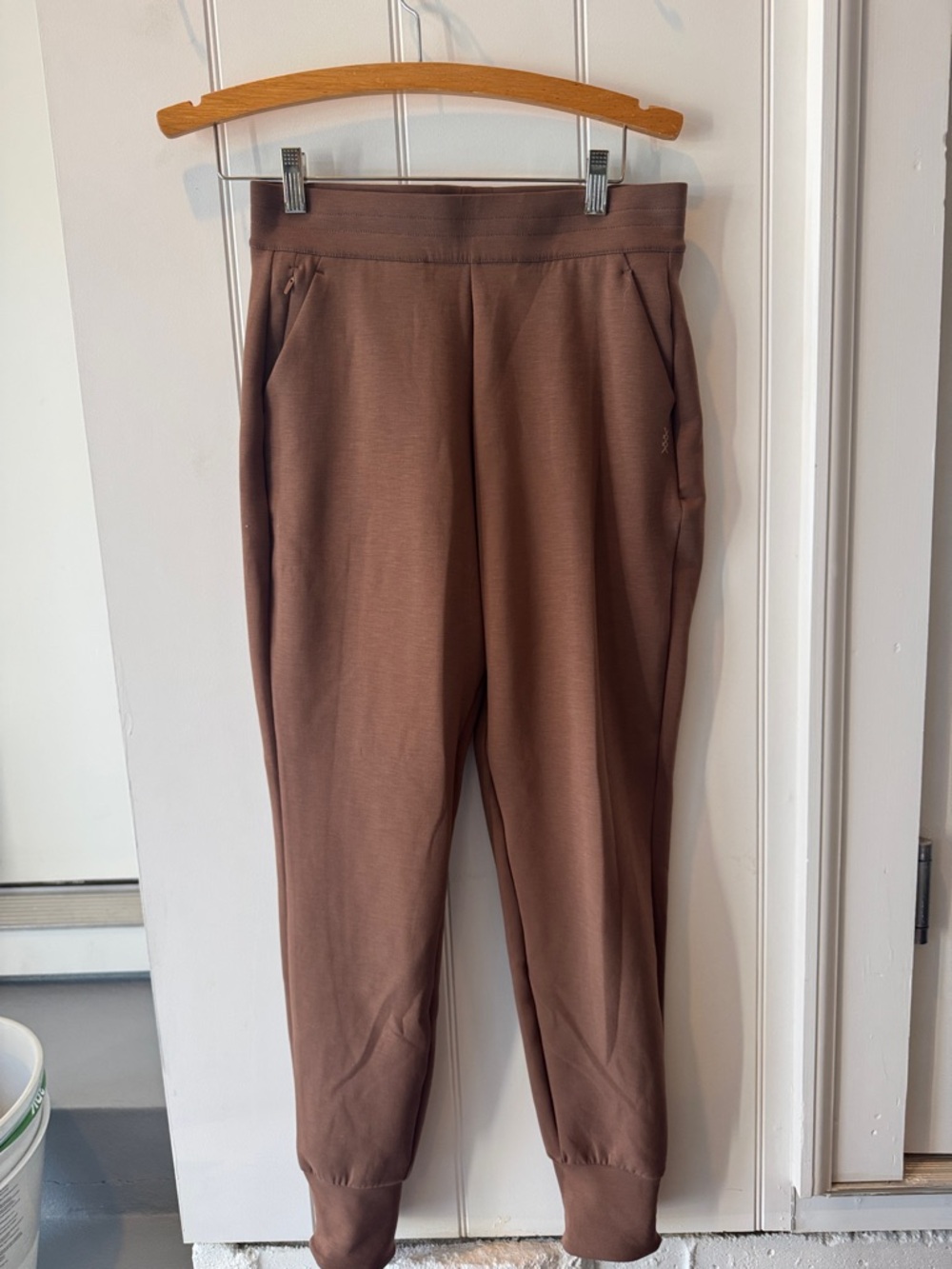 RHONE Women's Brown Slim Track Joggers